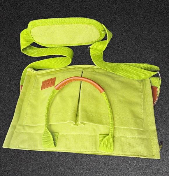 OTHER Handbags - FIORETTO Green Tote Bag Zip Closure w/ Pockets Detachable Adjustable Strap